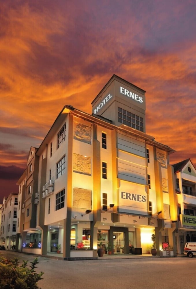 ERNES Hotel 3/25