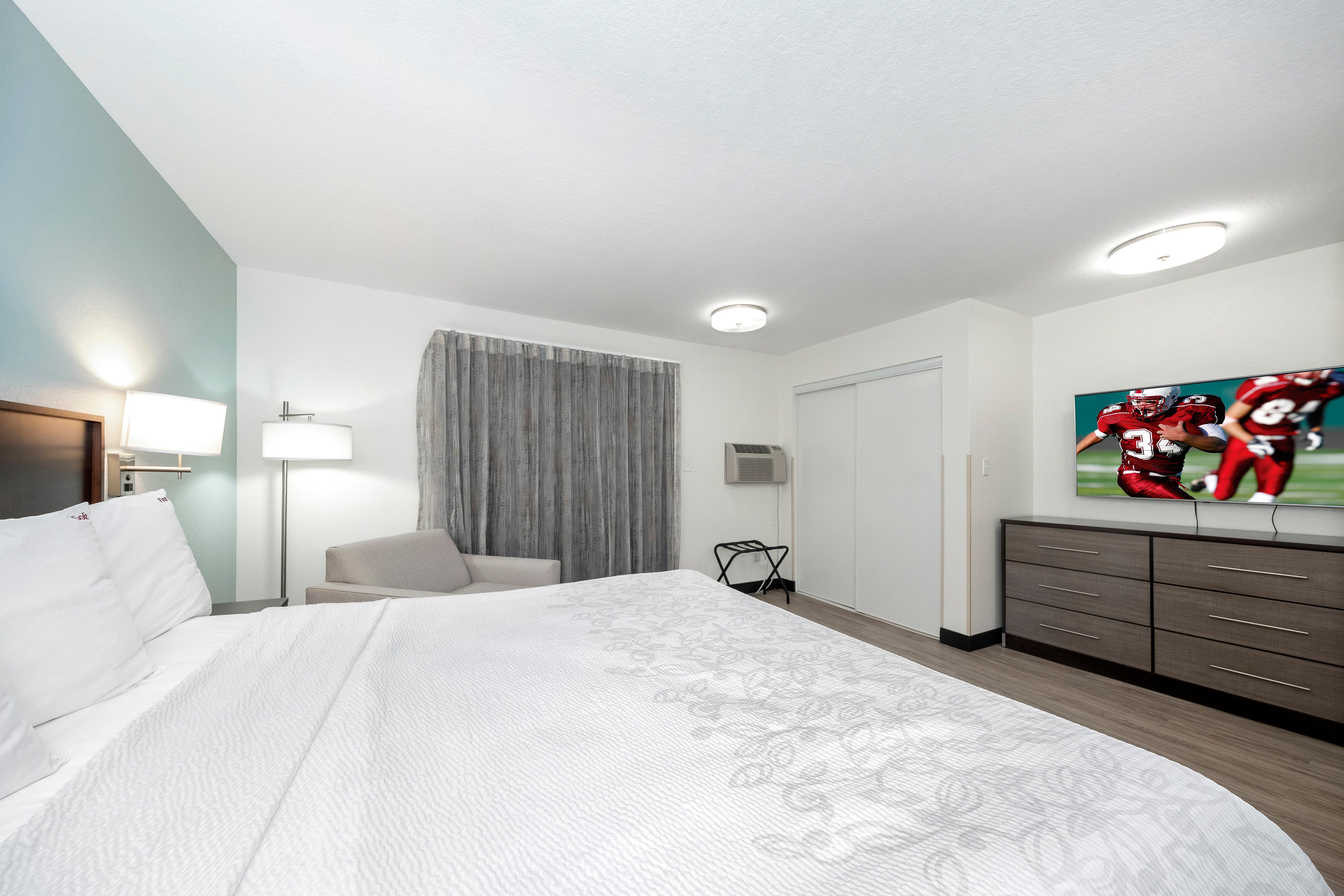 SUITE, KING BED, POOL SIDE, KITCHEN