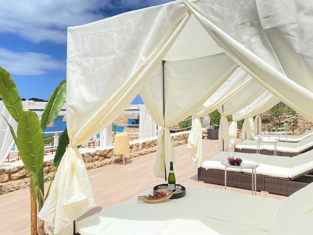 Beach Club Aparthotel 34/40