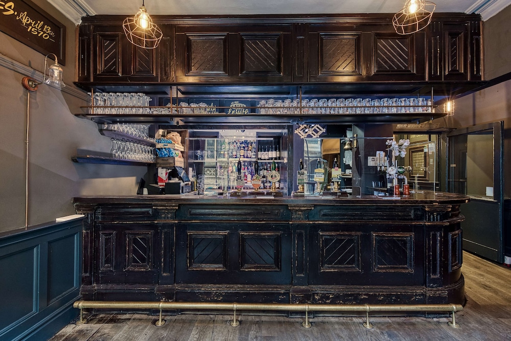 Guy Fawkes Inn 4/63