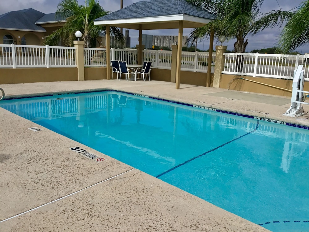 Days Inn By Wyndham Robstown 24/39
