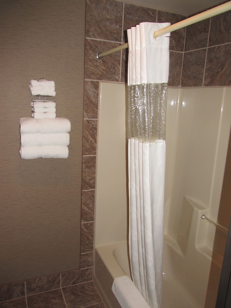 Woodfield Inn and Suites 59/60