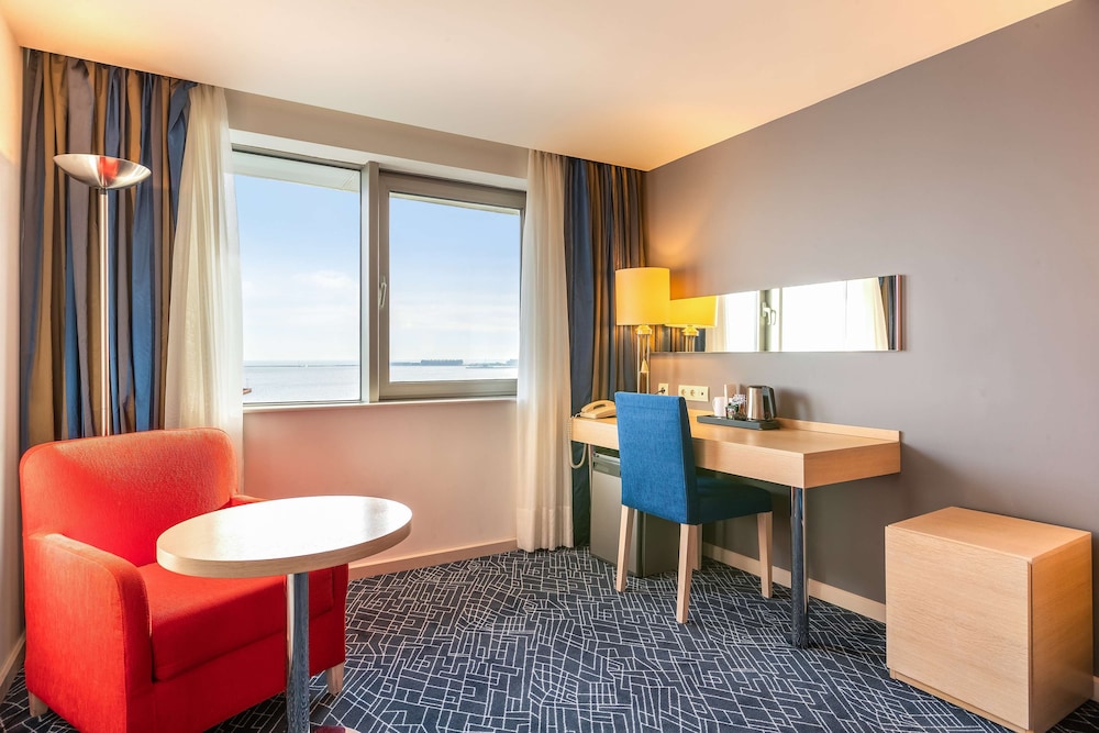 Radisson hotel Baku 45/80