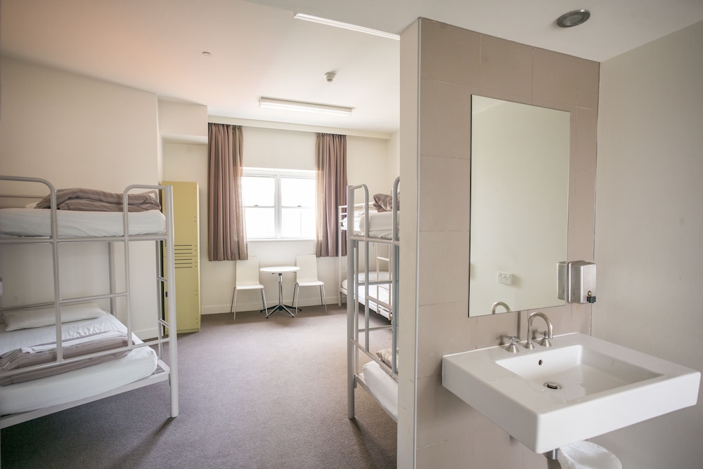 YHA Sydney Harbour 30/32