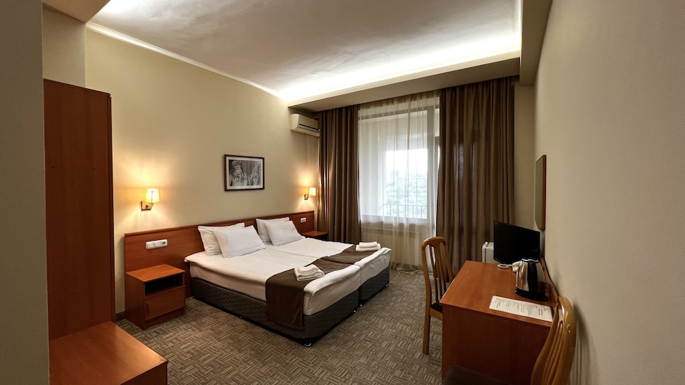 SUPERIOR, KING BED, BALCONY