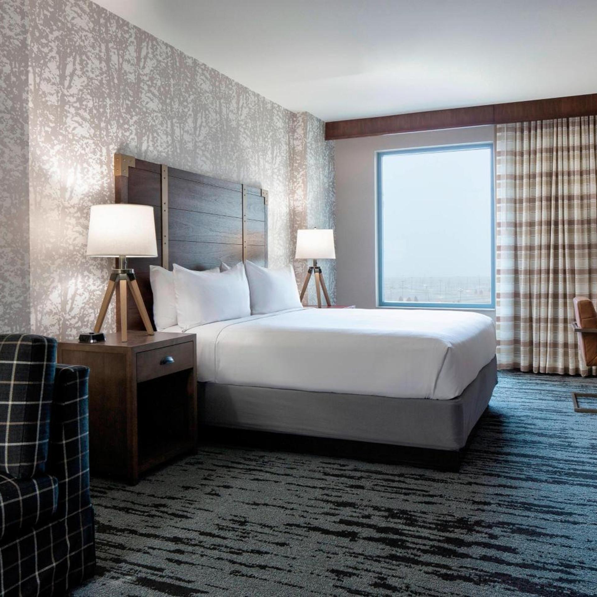 Junior Suite, King Bed, Queen Murphy Bed
