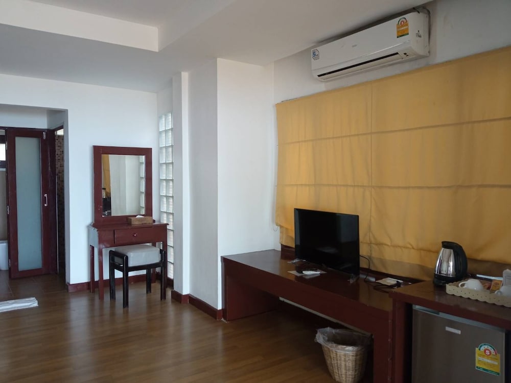 Siam Beach Resort 62/71