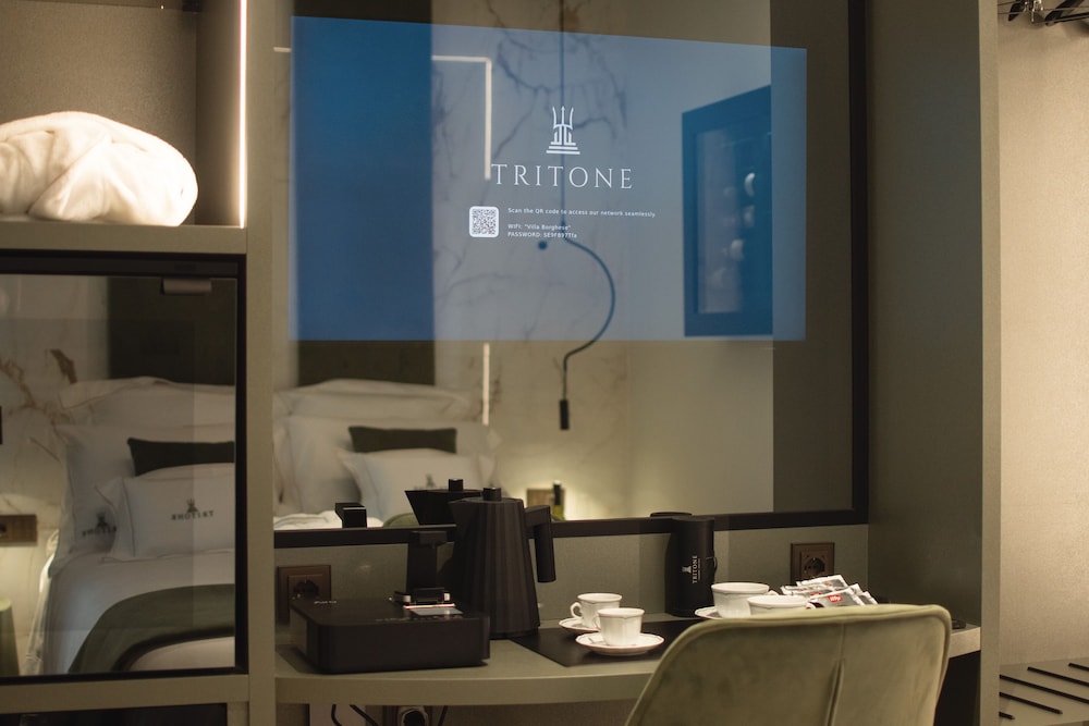 Tritone Luxury Suites 27/30