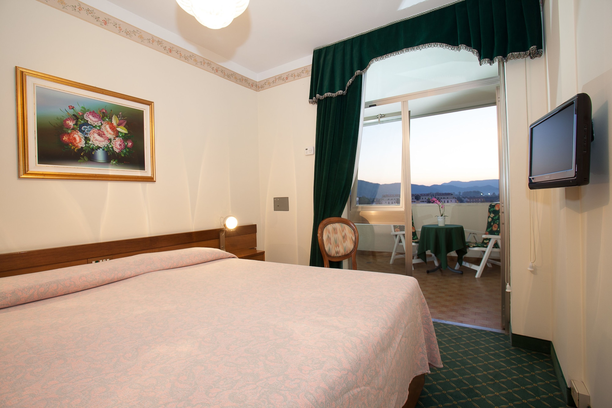 CLASSIC, DOUBLE OR TWIN BED