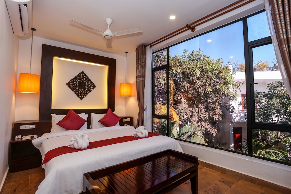 DELUXE, DOUBLE BED, POOL VIEW