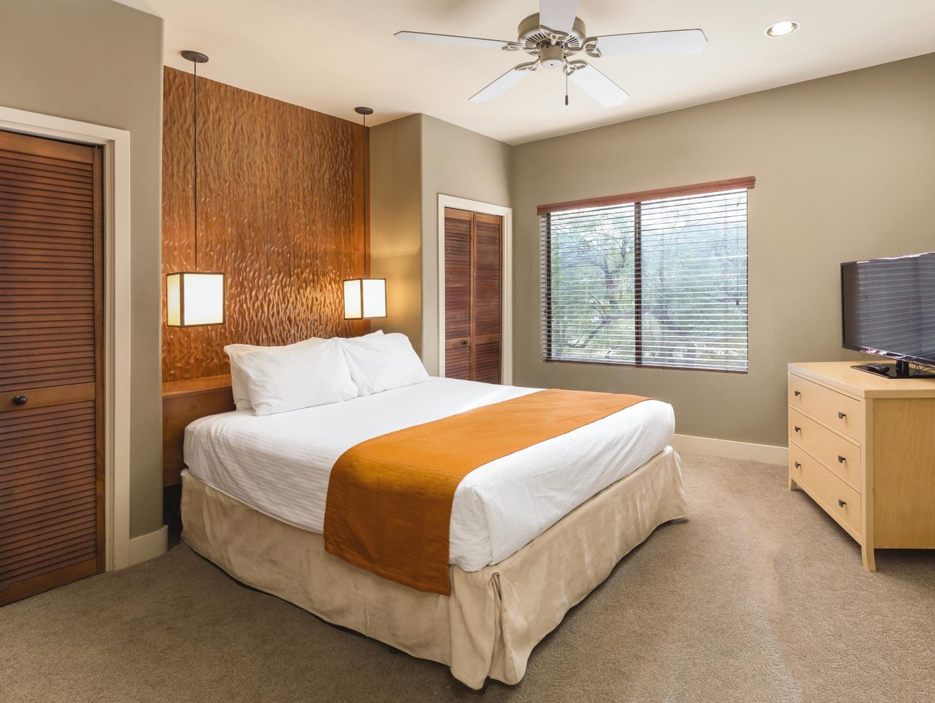 3 BEDROOMS, SUITE