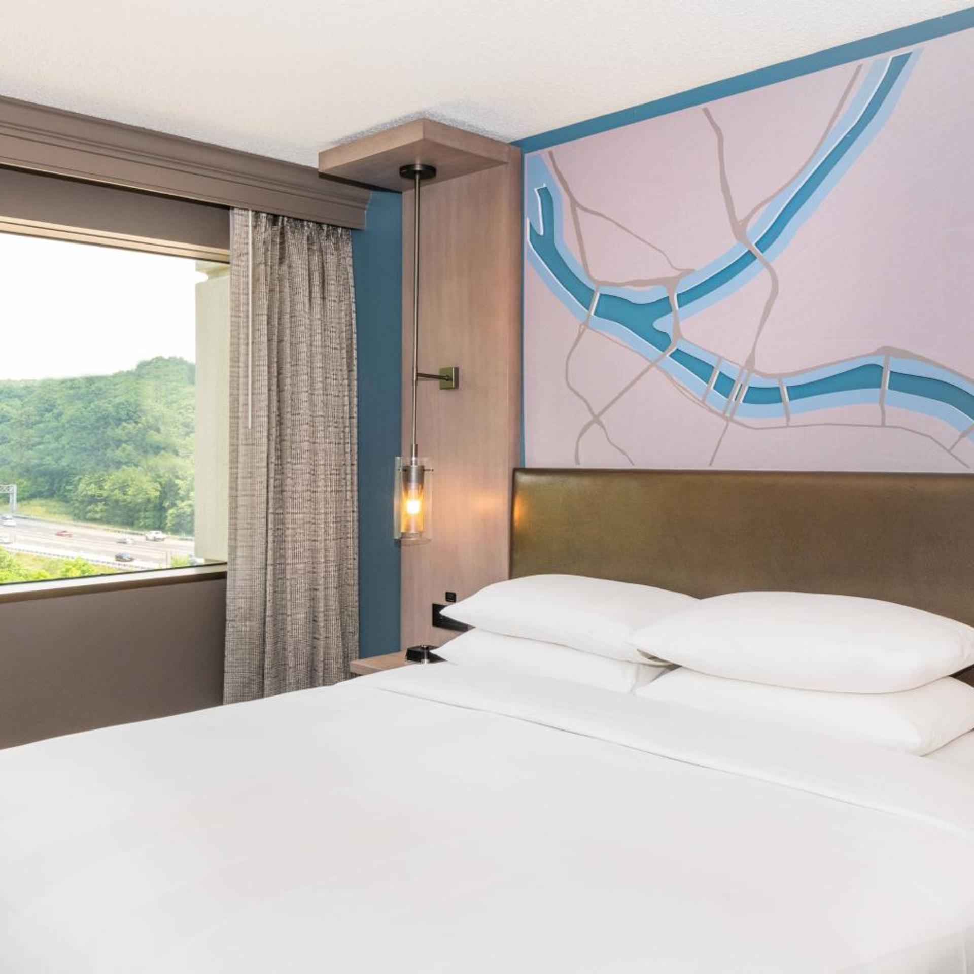 Guest Room, King Bed, Sofa, Concierge Level