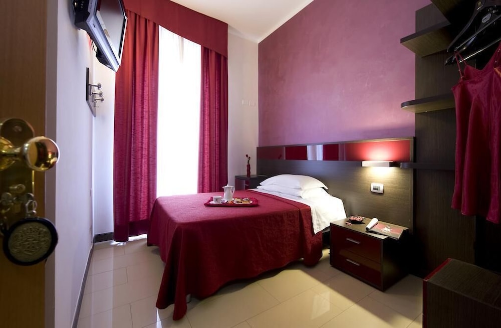 HOTEL IDEALE 24/44
