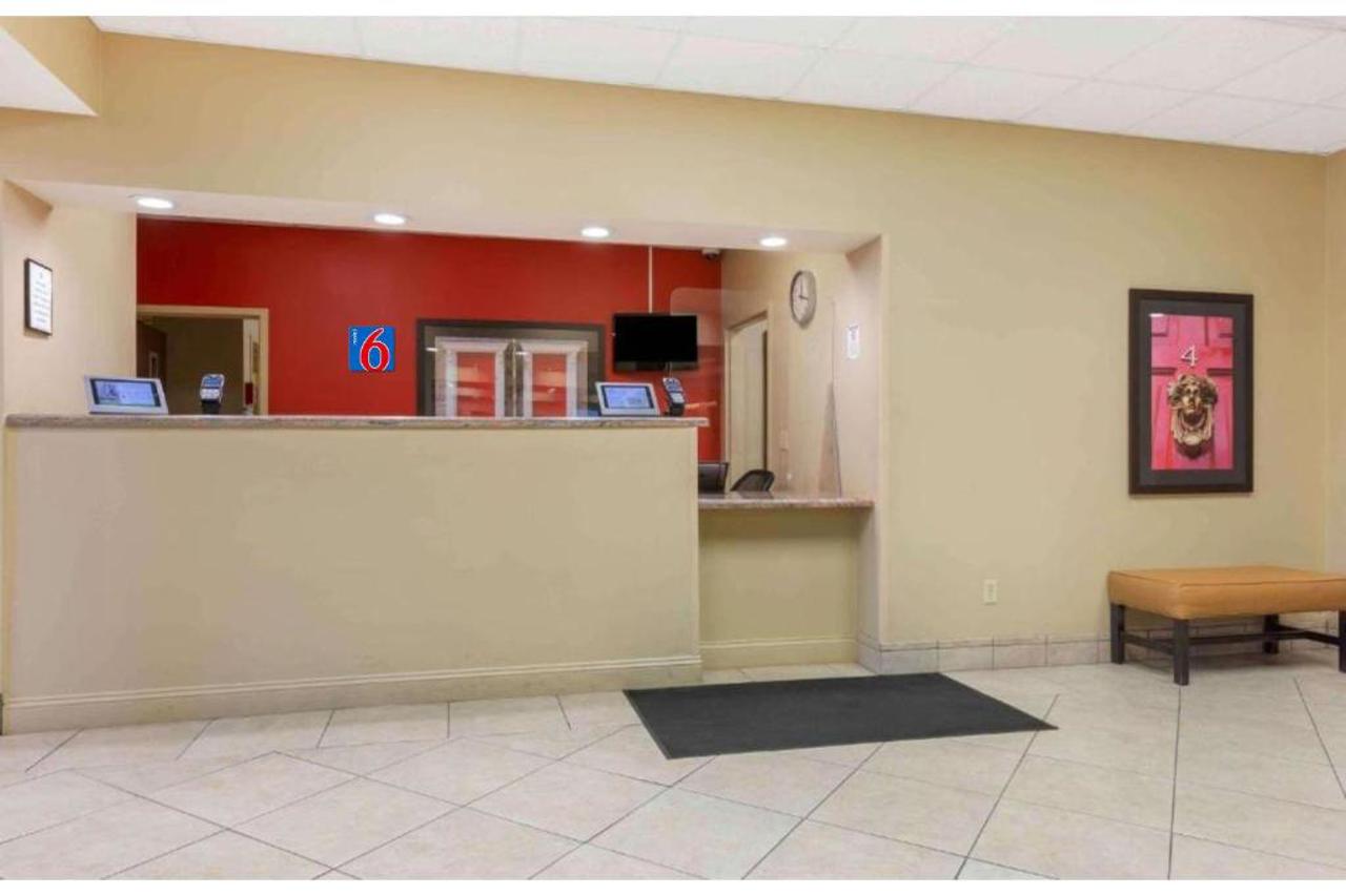 Lobby at Motel6 Suites Findlay Tiffin Avenue, OH, FINDLAY - OH