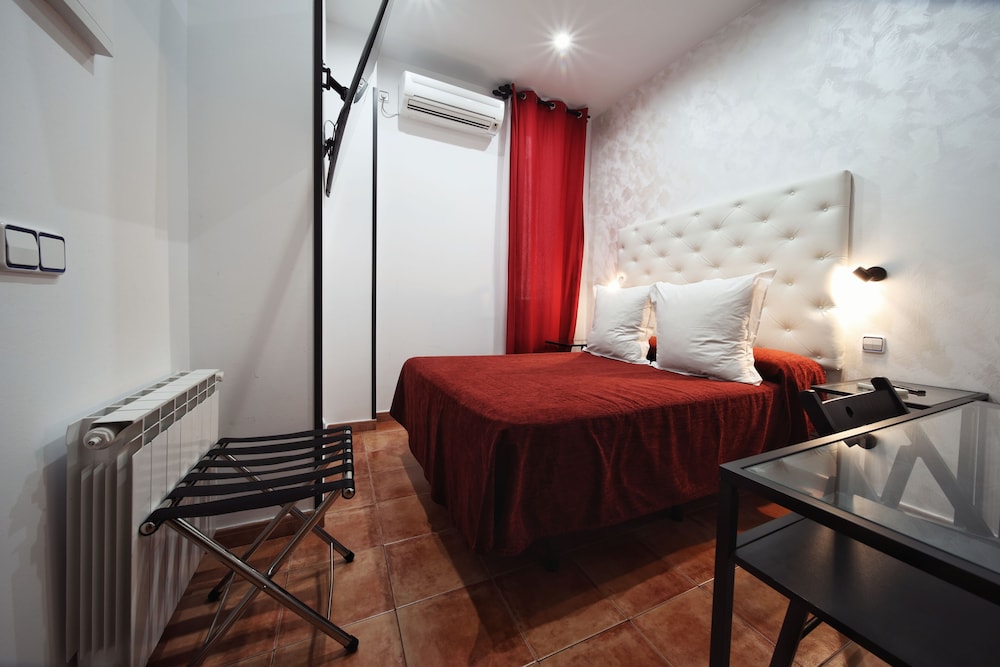Hostal Las Fuentes 16/66