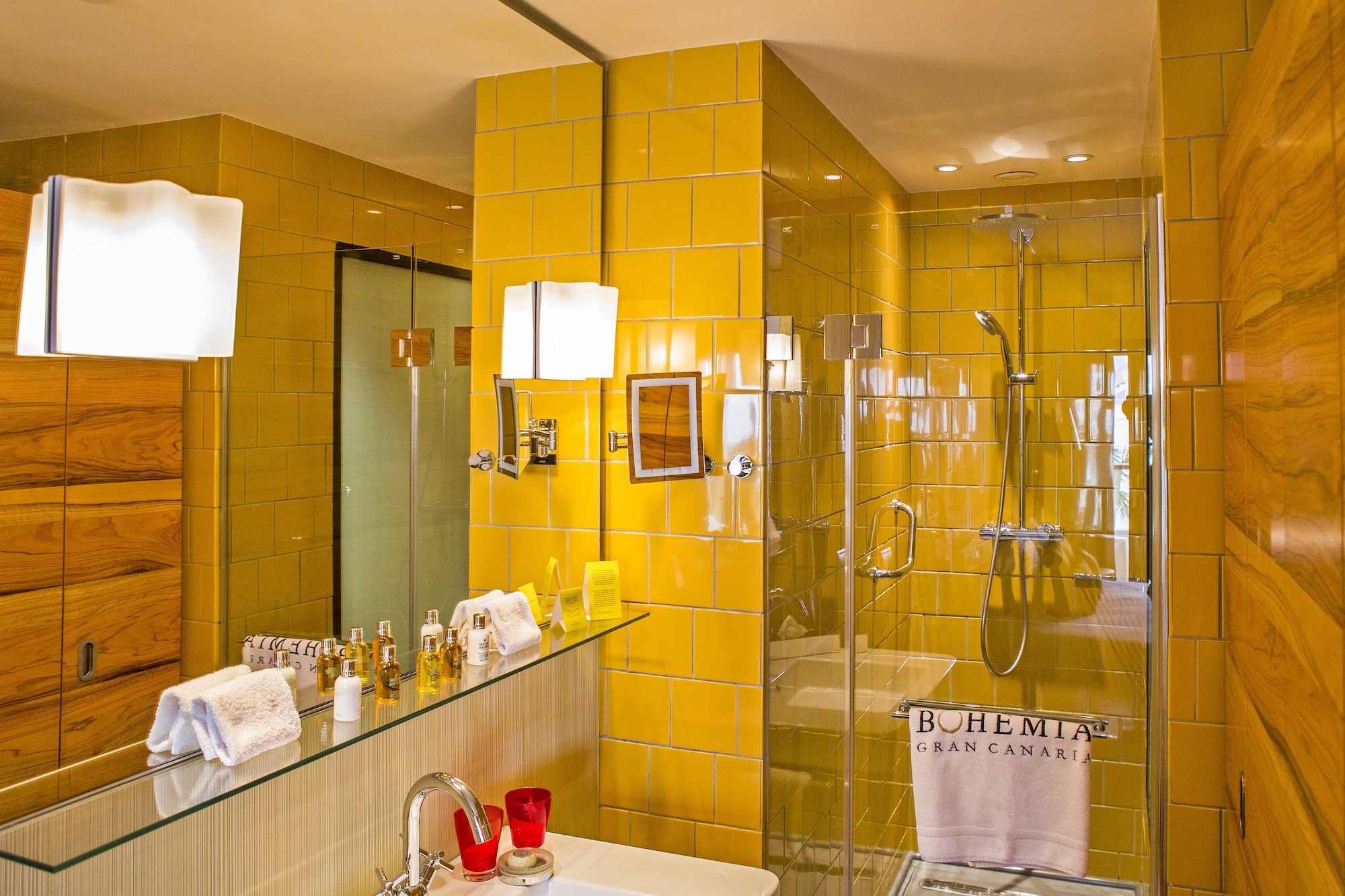 غرفة ديلوكس بسرير كوين بإطلالة على البحر، Bohemia Suites and Spa - Adults Only 3/6