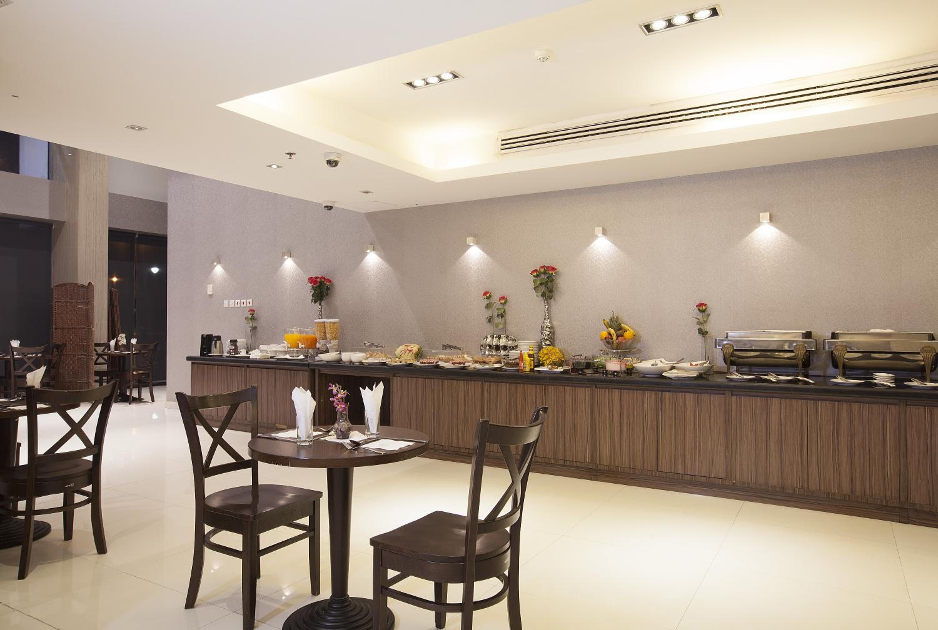 Watheer Hotel Suite 36/44