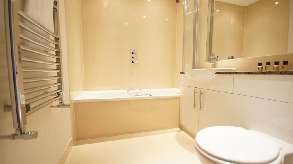 Crompton Court 19/38