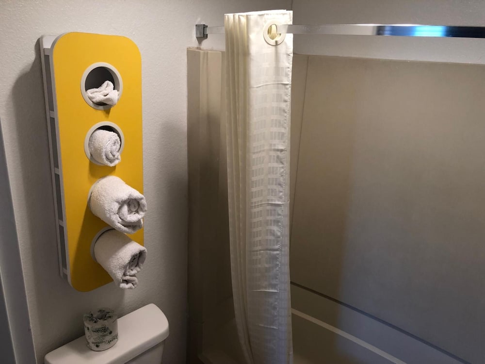 Days Inn by Wyndham La Crosse 37/59