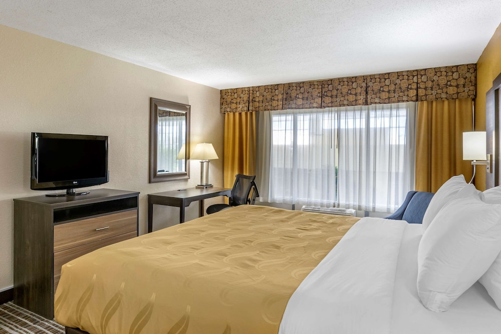 Quality Inn and Suites Greensboro High Point 12/44