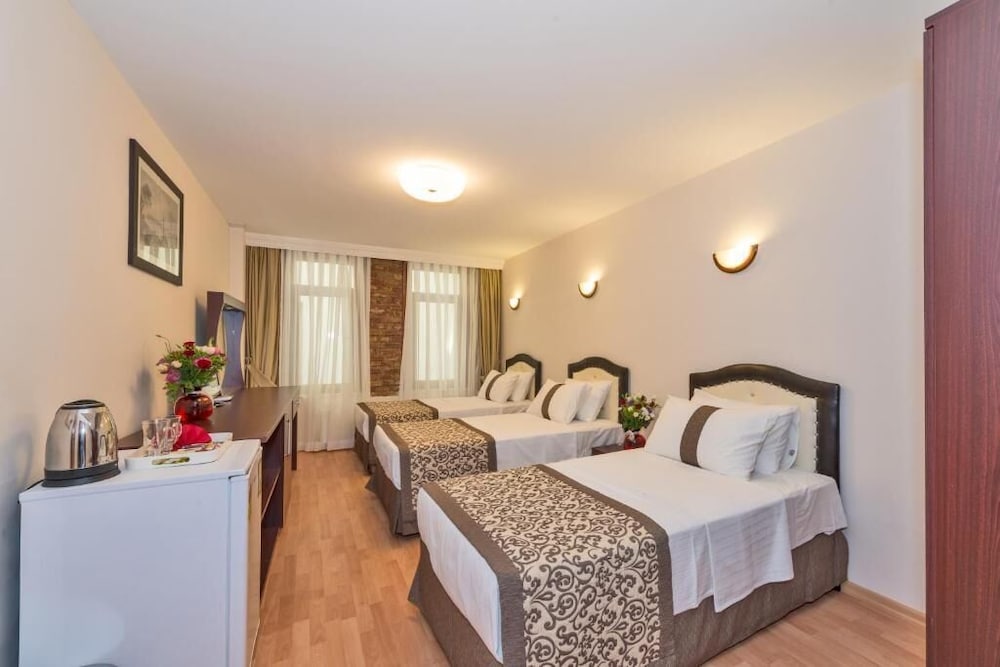 ROOM, TRIPLE