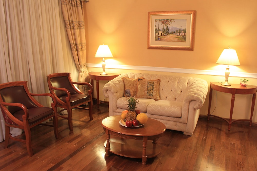 Premier Hill Suites 52/68