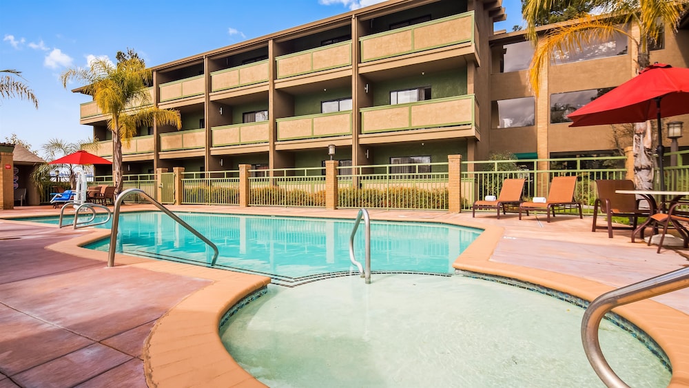 Best Western Plus Forest Park Inn 9/53