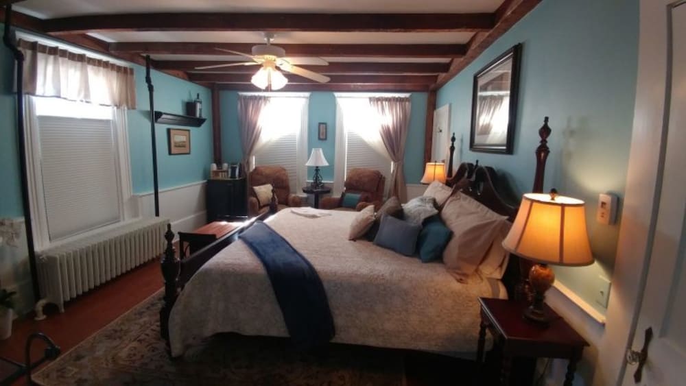 2 River Road Inn & Cottages 20/50