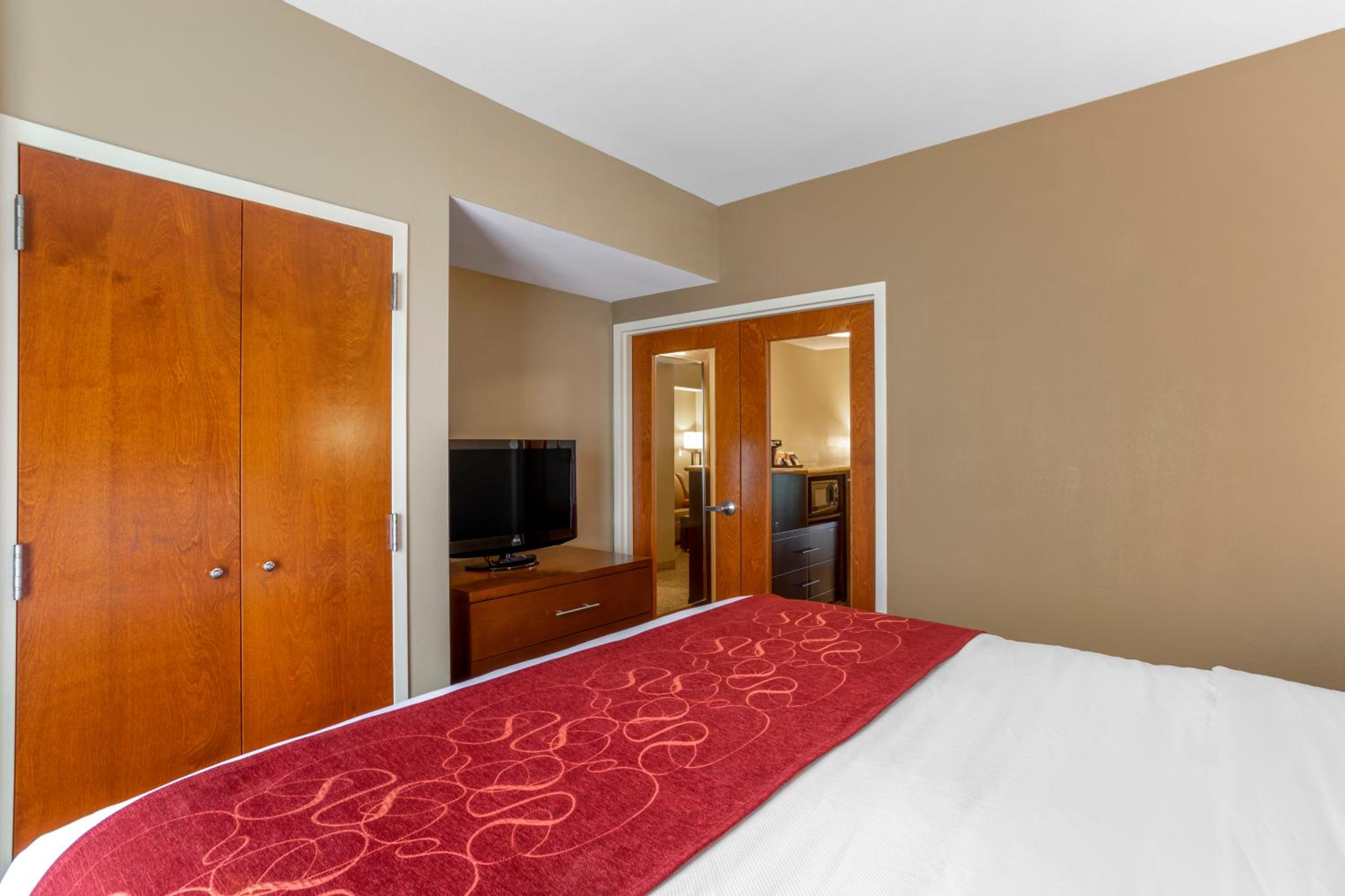 1 Bedroom, Suite, King Bed, Sofa