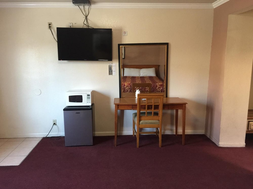 Mission Motel 25/33