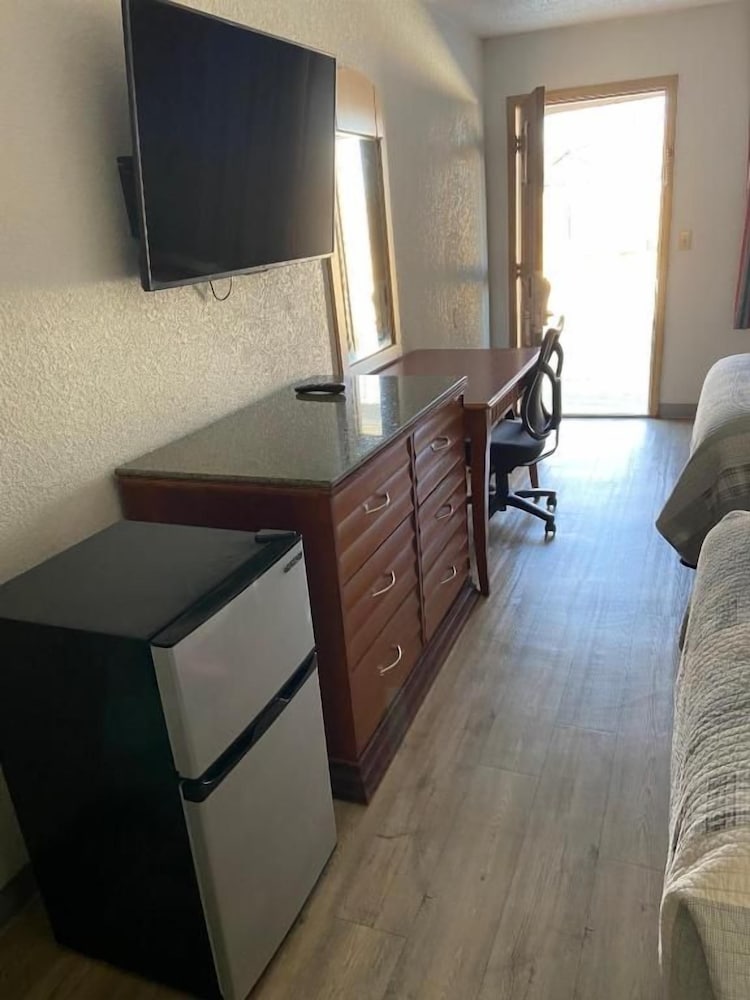 Colonial Inn 30/47