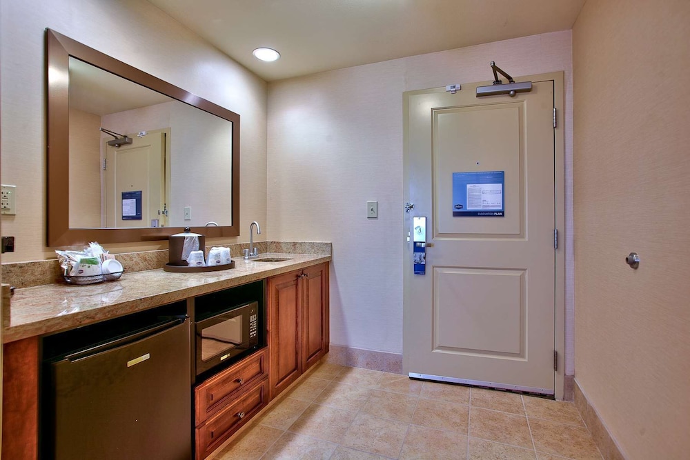 Hampton Inn And Suites Scottsdale Riverwalk 18/41