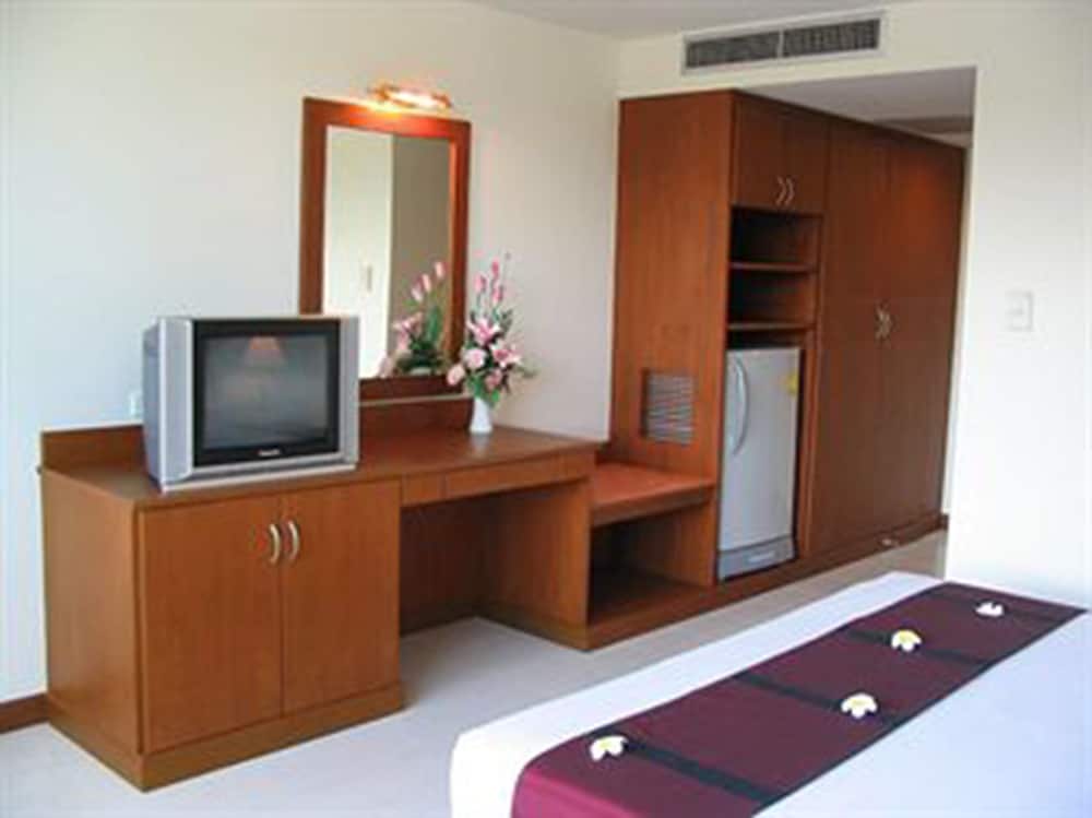 CROWN PATTAYA BEACH HOTEL 51/58