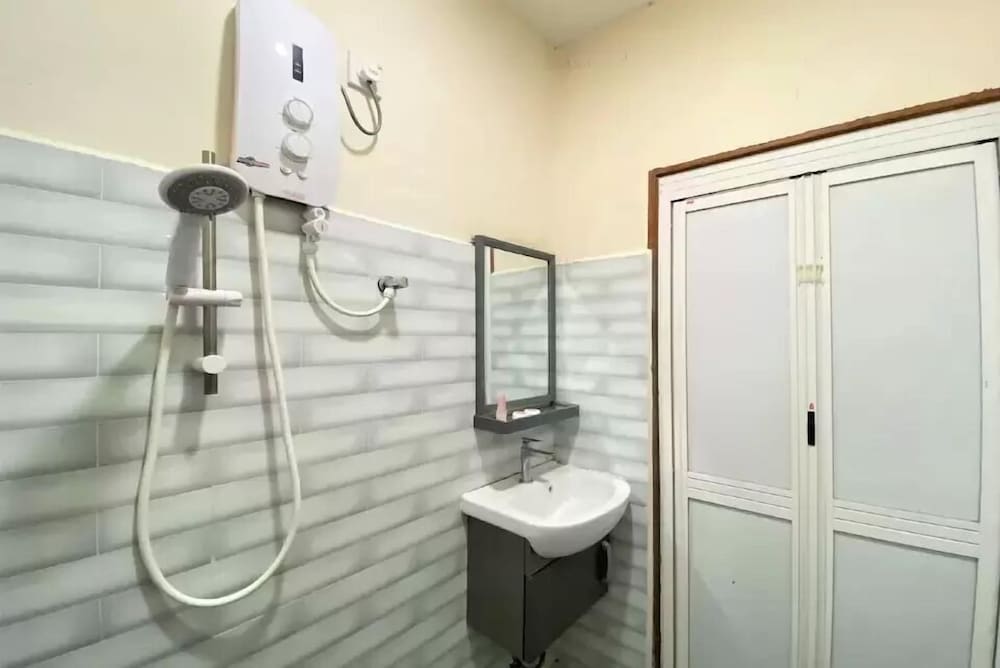 OYO 90205 Bayu Sintok Motel 15/15