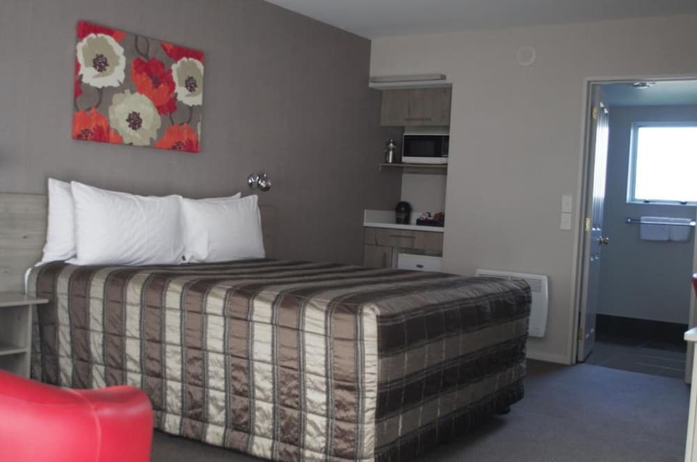 Carramar Motor Inn 24/64