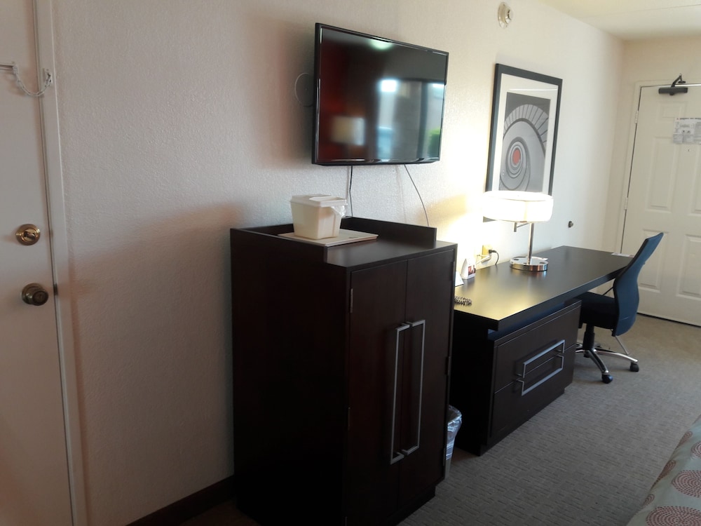 Ramada by Wyndham Albuquerque Airport 42/52