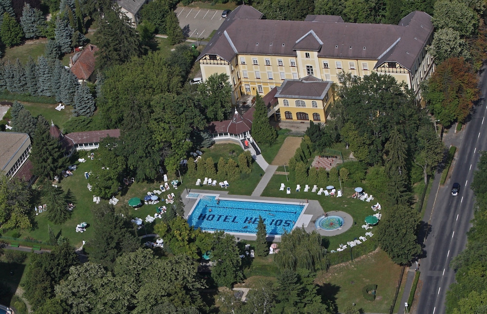 HUNGUEST HOTEL HELIOS 2/56