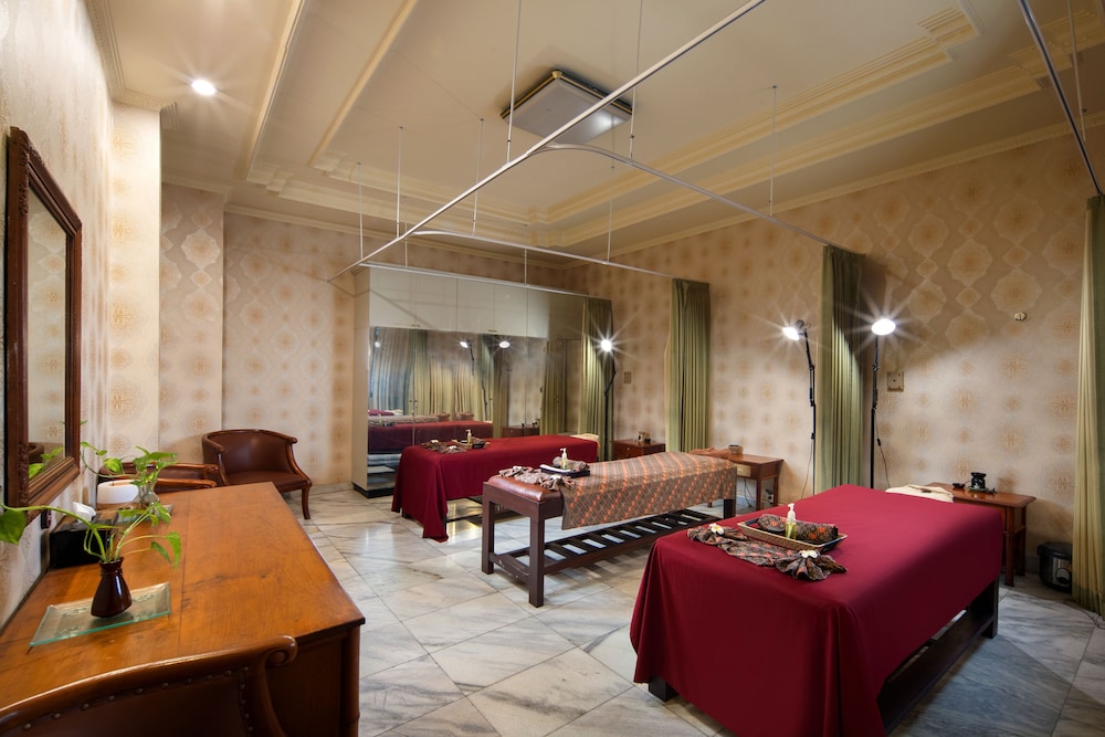 Grand Istana Rama Hotel 56/76