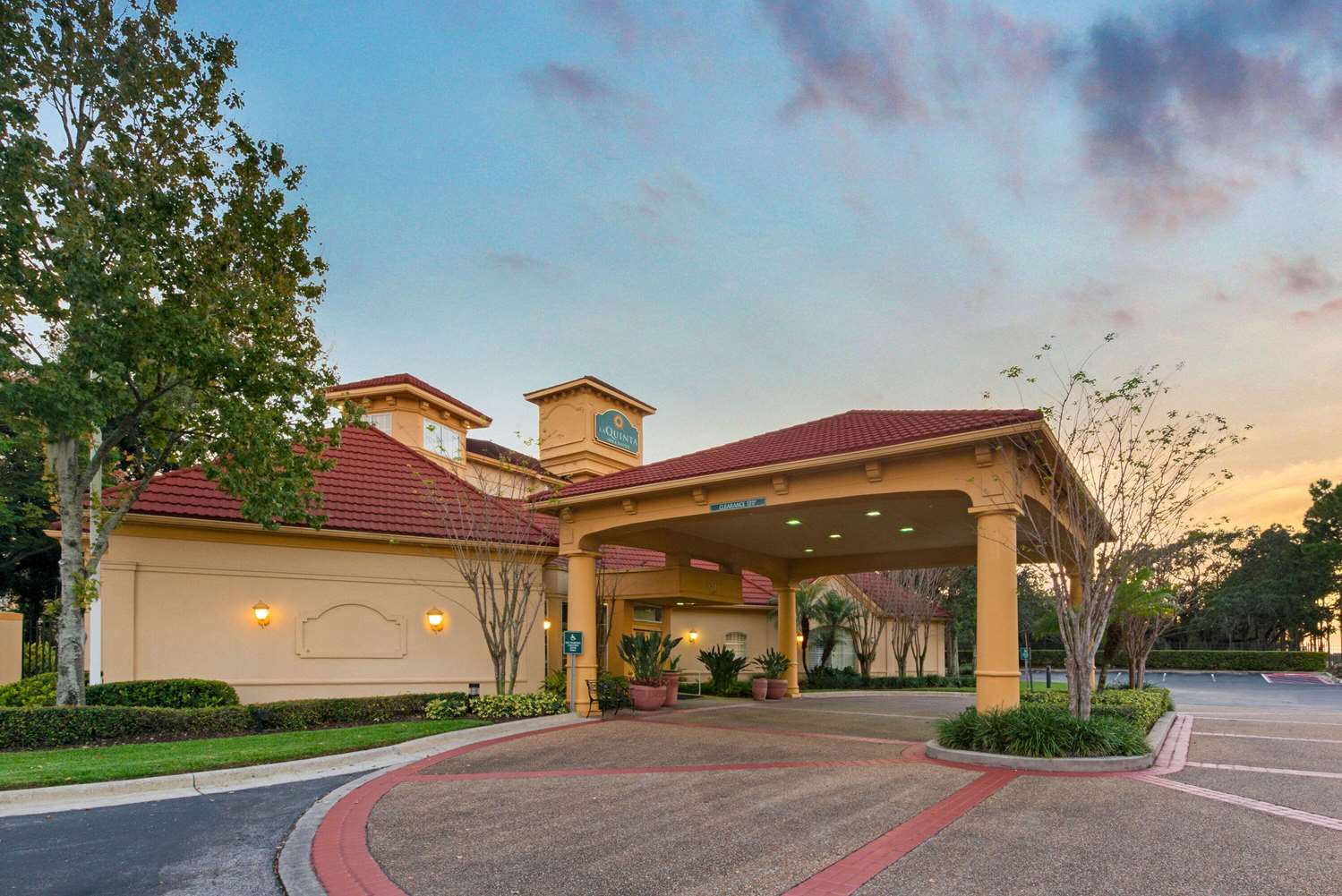 La Quinta Inn & Suites by Wyndham USF (Near Busch Gardens) 6/54