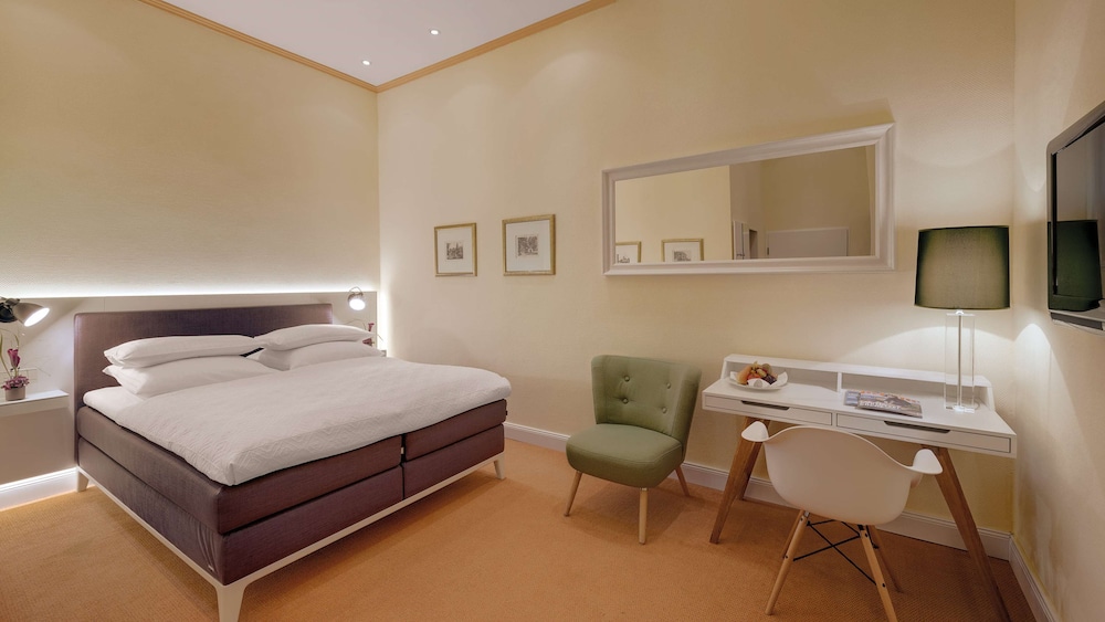 STANDARD, DOUBLE BED, COURTYARD VIEW