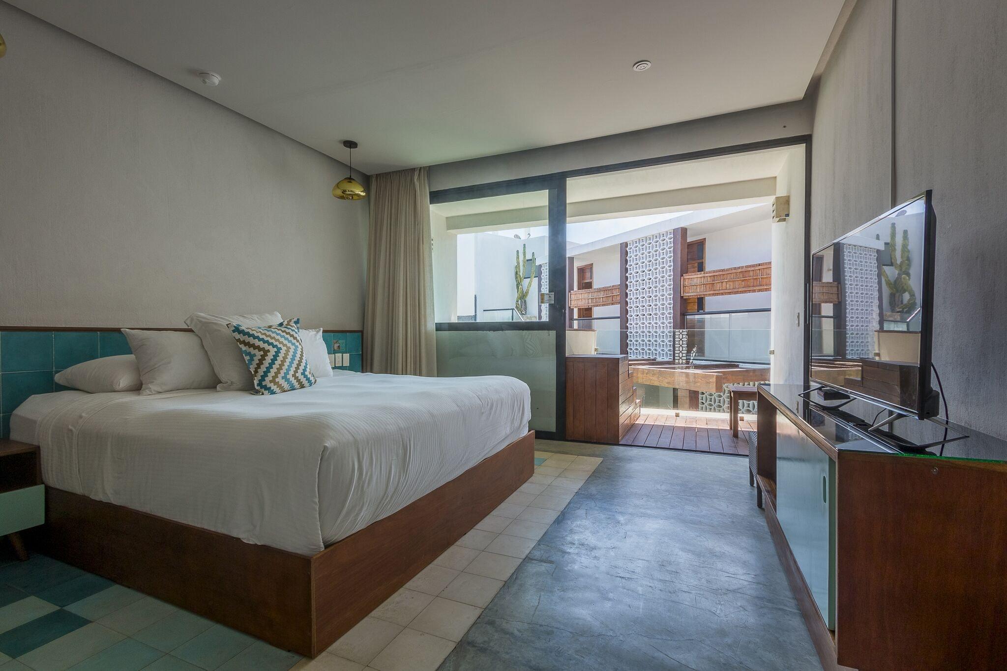 Suite, King Bed