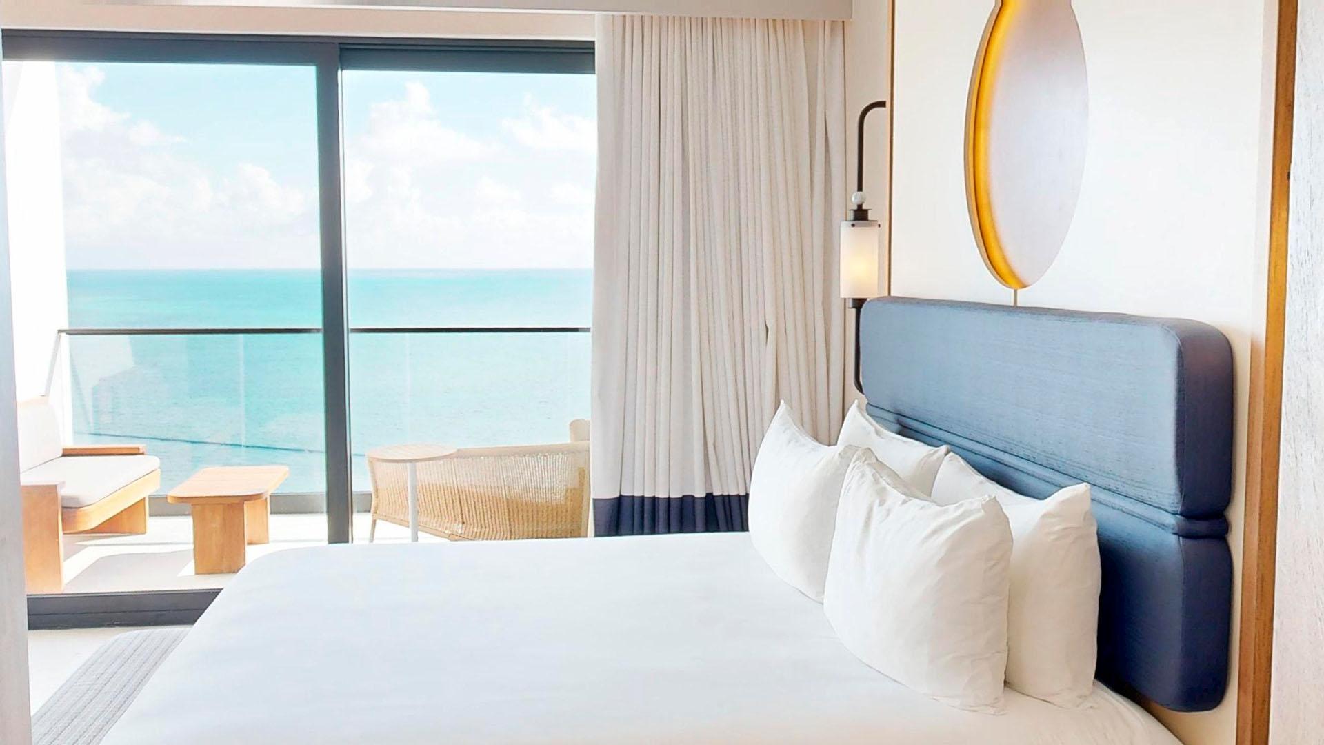 جناح فاخر بسرير مزدوج بإطلالة على البحر، AVA Resort Cancun All Oceanfront - All Inclusive 2/3