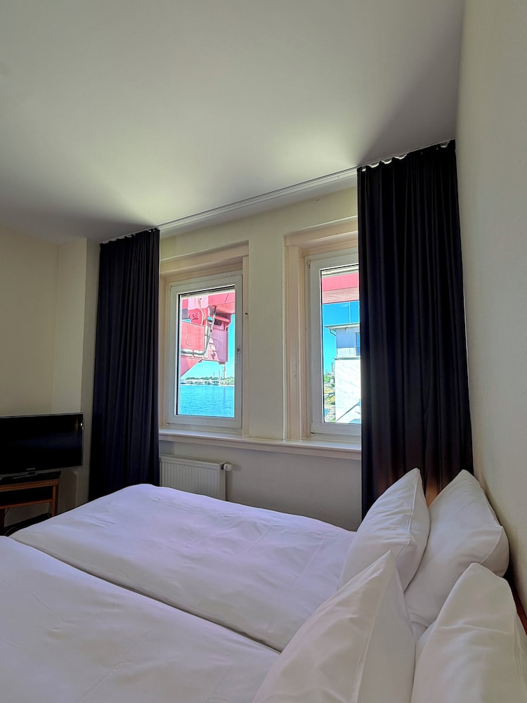 Hotel Am Rhein Wesseling 7/64