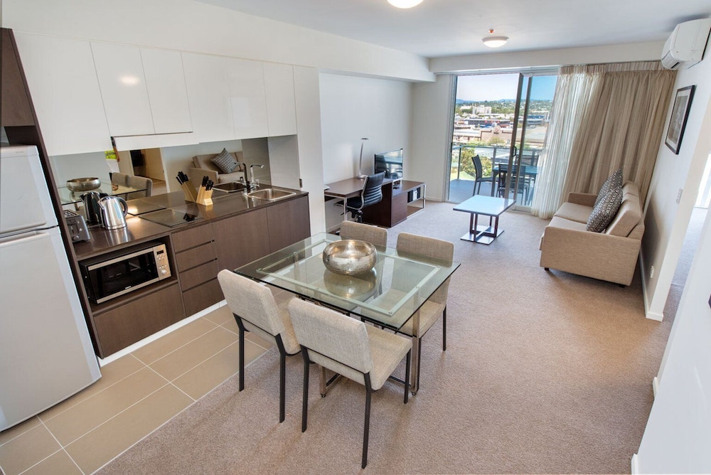 Empire Apartment Hotel 37/56