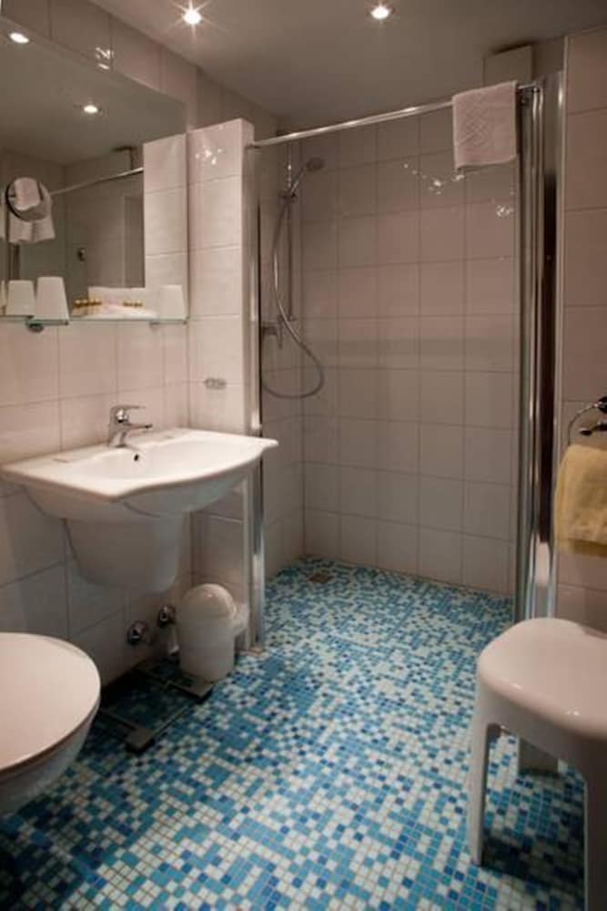 Hotel Schumacher Dusseldorf 18/66