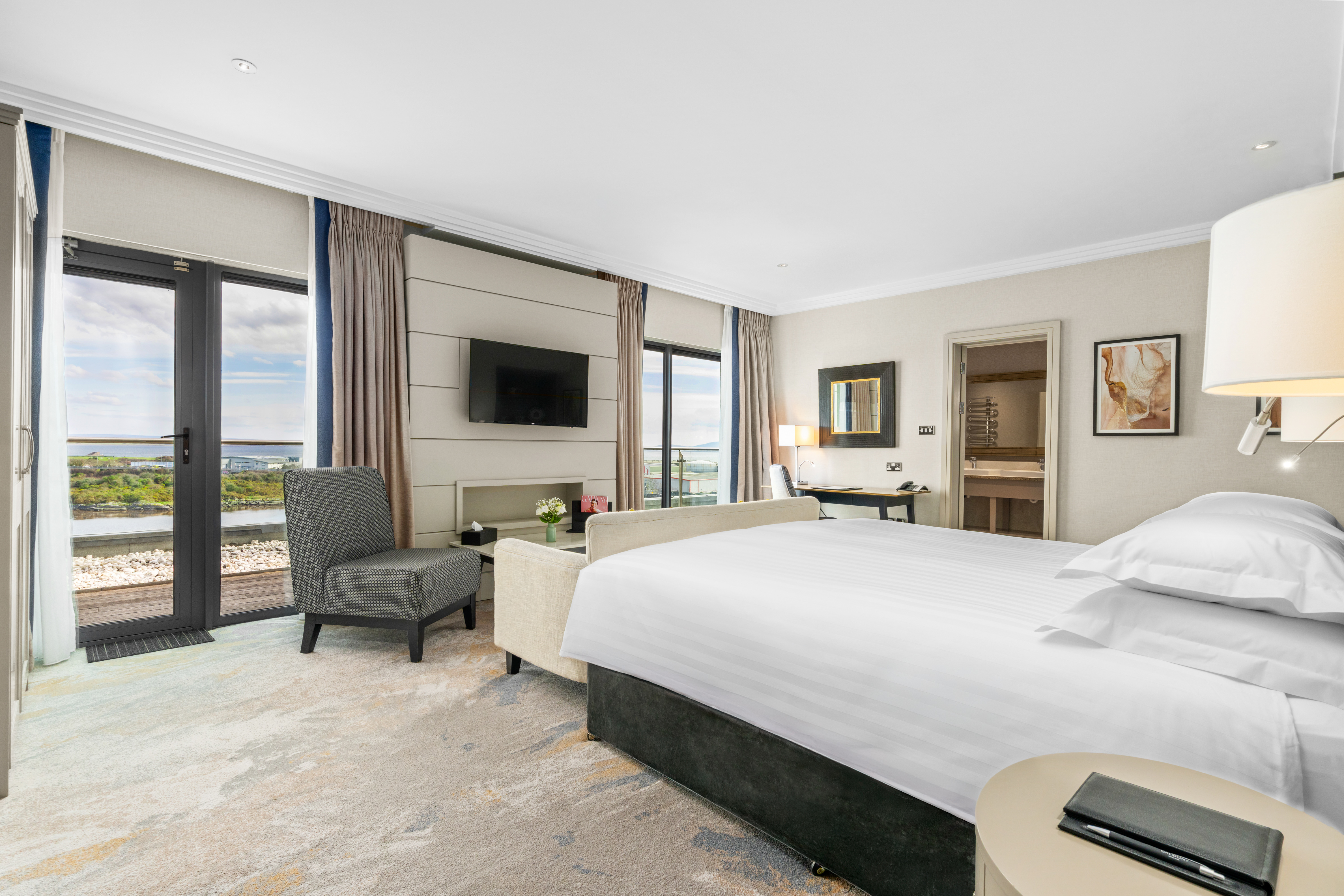 Level, King Bed, Sea View
