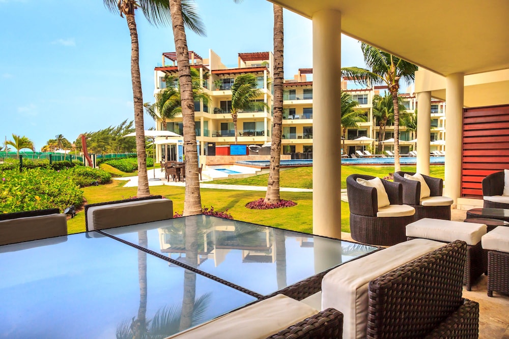 The Elements Oceanfront & Beachside Condo Hotel 15/50