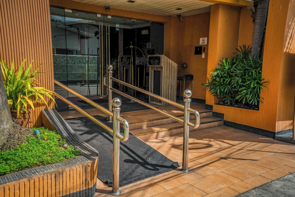 Fields Plaza Suites 40/65