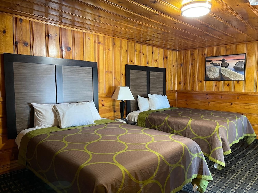 Pinewood Inn 23/55