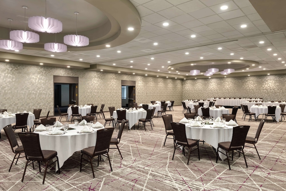Doubletree By Hilton St Paul East 40/59